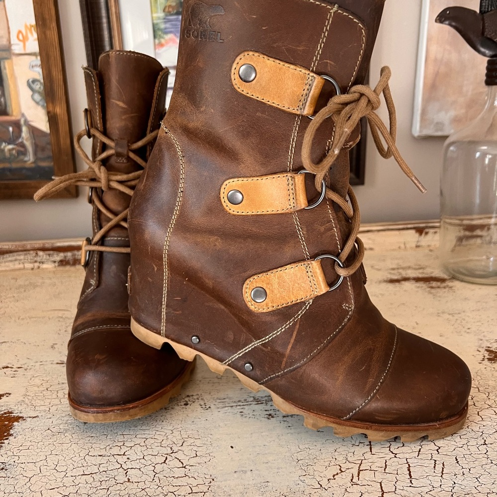 Sorel Joan of Arctic Wedge Mid Waterproof Boots size 9